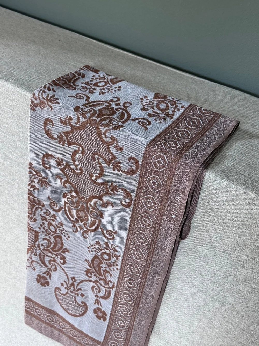 Italian Tessitura Pardi- Jacquard Damask Table Runner: BRAND NEW